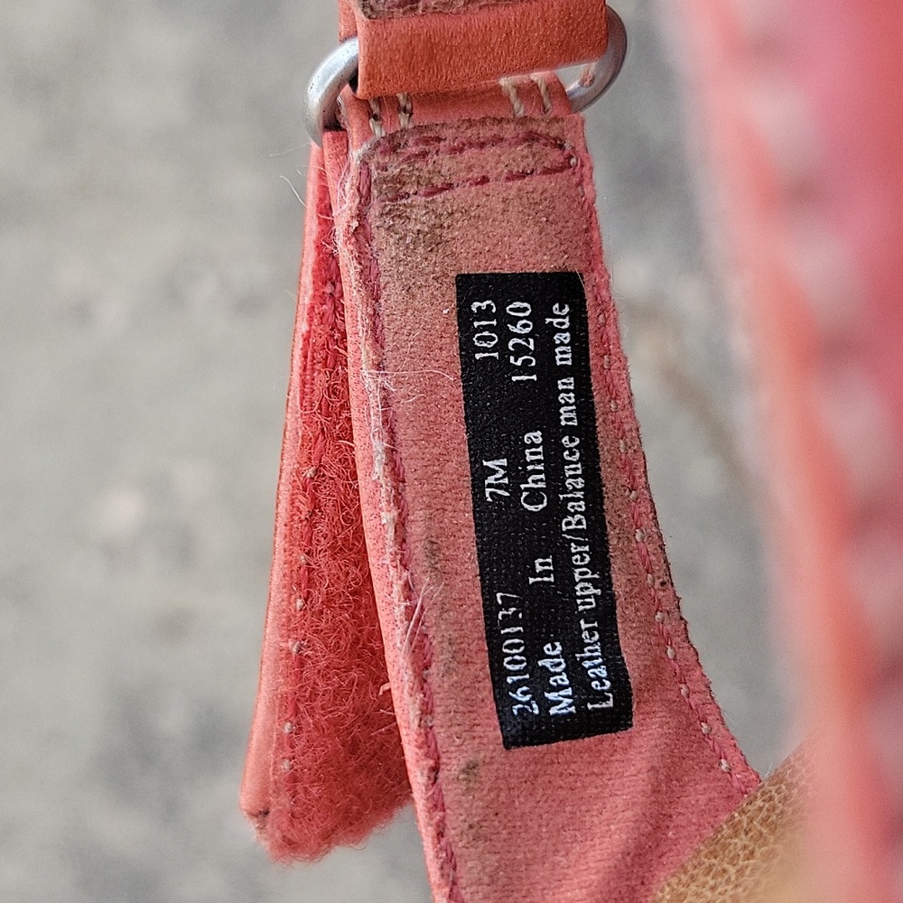 Clarks Leather Salmon Coral Color Strappy Sandal. Women's Size 7 Med. - Picture 5 of 11